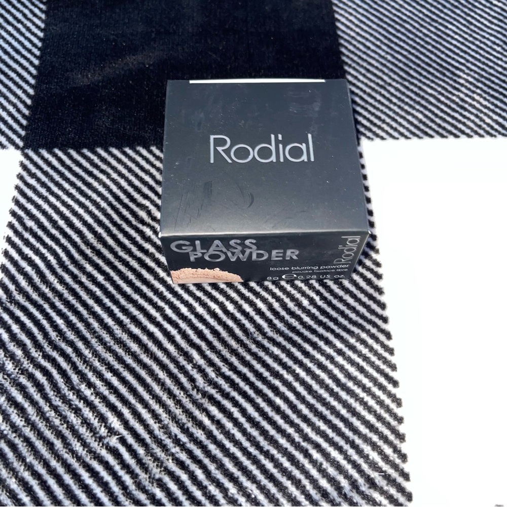 Rodial glass powder